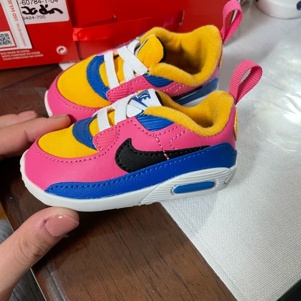 Baby Nike max 90 crib